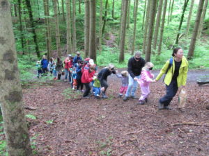 Sonntagspicknick im Wald